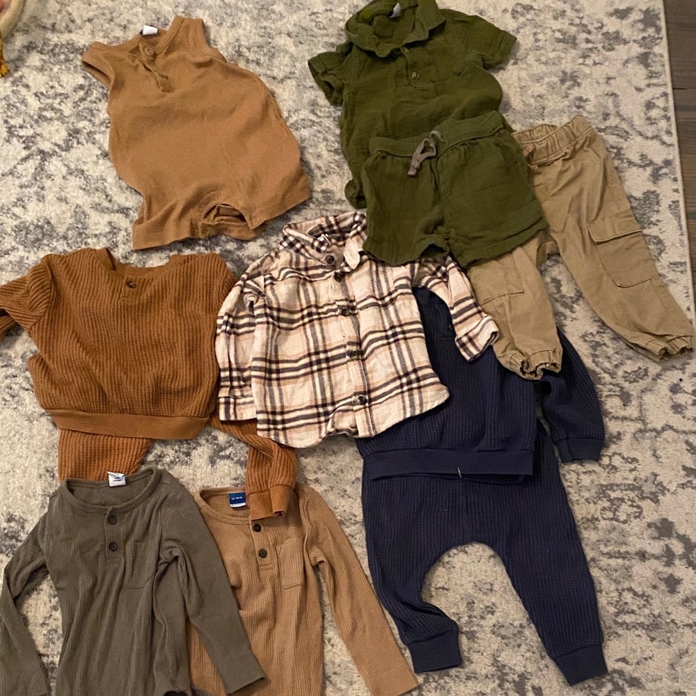 Old Navy Toddler Boy Lot 12-18 month- Assorted Colors